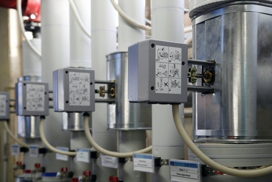 bauen-haus-fassade-wand-hausfassade-daemmung-rohbau-05 Heizungskeller